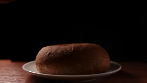 Hot dish serving soup in a pot of bread 스톡 동영상 123135147