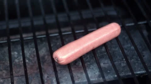 Hot dog explodes on grill 動画素材 12631373