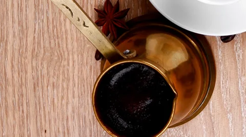Hot drink : black coffee with beans Vídeos de archivo 33971933