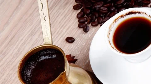 Hot drink : black coffee with beans Vídeos de archivo 78774248