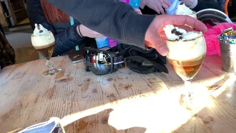 Hot drinks served for skiers 動画素材 104169216