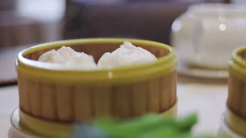 Hot fresh steaming dim sum, Chinese restaurant, eating delicious food, dumplings Vídeo Stock 204101822