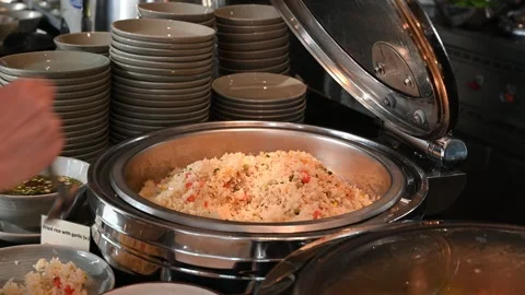 Hot fried rice served from buffet warmer in busy restaurant 库存影片 281501071