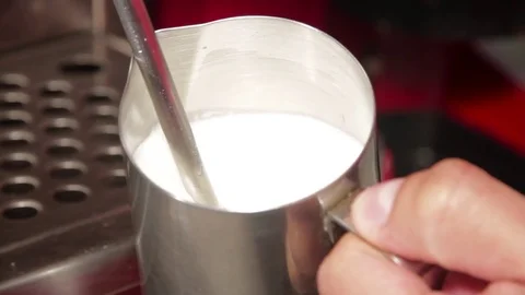 Hot milk for coffee Vídeo Stock 84833294