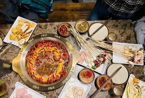 Hot Pot Feast with Assorted Ingredients and Dipping Sauces Foto stock