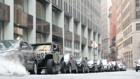 Hot smoke from manhole, Con Edisons Steam system, New York, United States Vídeos de archivo 314243815