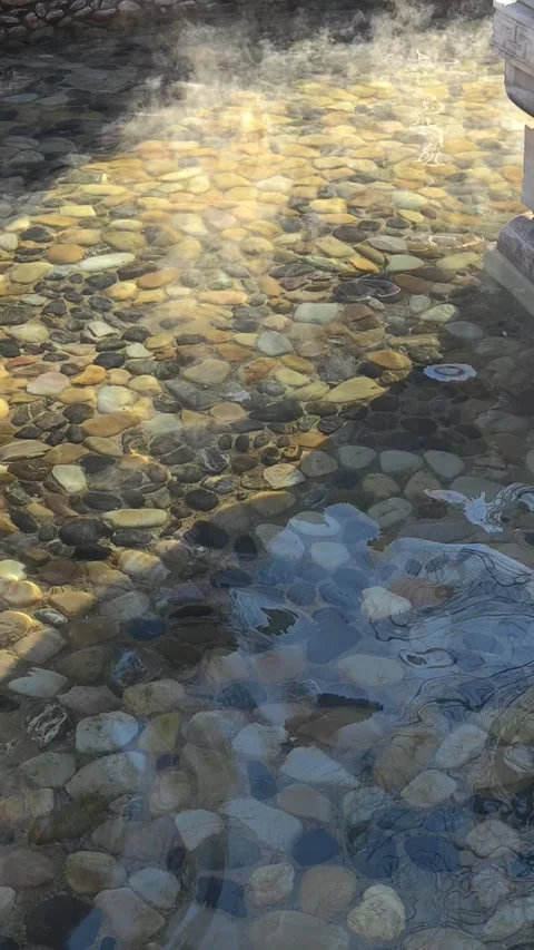 Hot Spring Bath, Natural water onsen hot spring. Outside. 库存影片 331275835