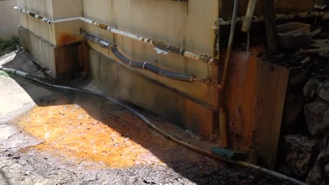Hot Spring Water Gushing from Source Pipe with Steam in Onsen Vídeo Stock 342880573