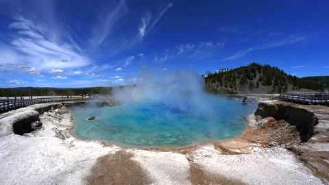 Hot spring at Yellowstone 스톡 동영상 131891996