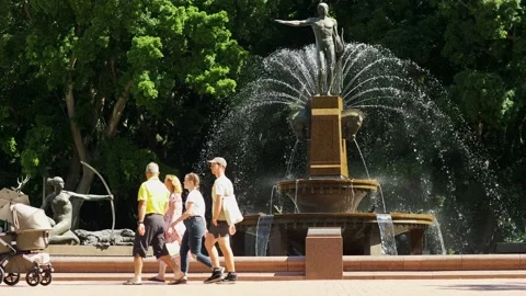 Hot summer day in Sydneys Hyde Park slow motion 4K Video stock 157571290