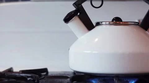 Hot water boiling in a tea pot Video stock 57128943