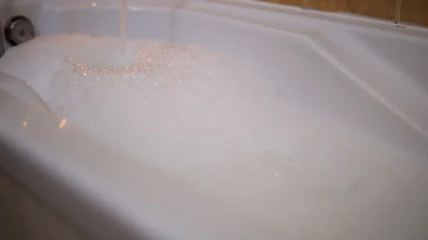 Hot water pours in babble bath with foam, cozy home comfort romantic atmosphere Vídeos de archivo 127774199