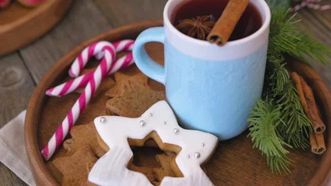 Hot winter drink: chocolate in a bare mug. Christmas time. Cozy home atmosphere Stock-Footage 143472075