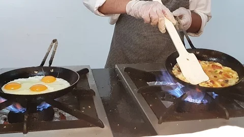 Hotel chef prepares vegetable omelette and scrambled eggs Stock Footage 112201795