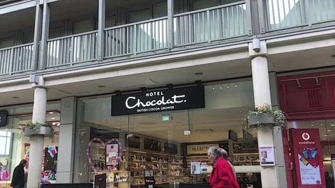 Hotel Chocolat store (editorial) Stock-Footage 72378812