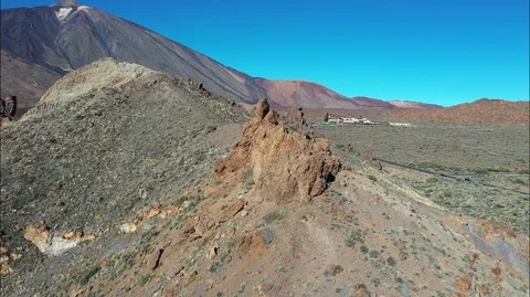 Hotel in the desert Video stock 101060112