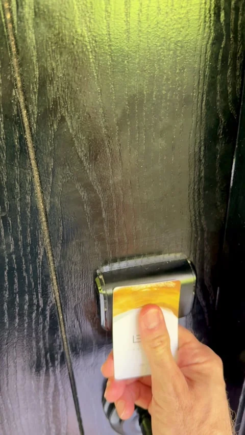 Hotel guest unlocking the door with an electronic key card. Vertical Vídeos de archivo 345888797