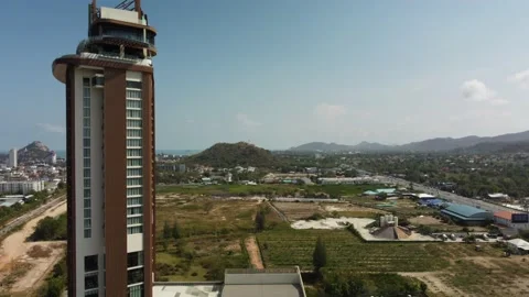 Hotel pan rooftop with mountains in the distance. Stock Footage