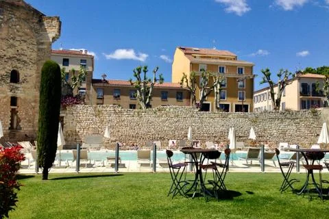 Hotel pool and garden setting in France Foto stock