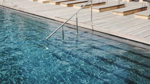 Hotel pool ladder Vídeos de archivo 137781852