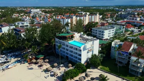 A hotel with a rooftop pool on the oceanfront. Bright sunny day in Punta Cana Video stock 309942003