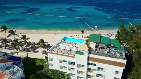 A hotel with a rooftop pool on the oceanfront. Bright sunny day in Punta Cana Video stock 311339926