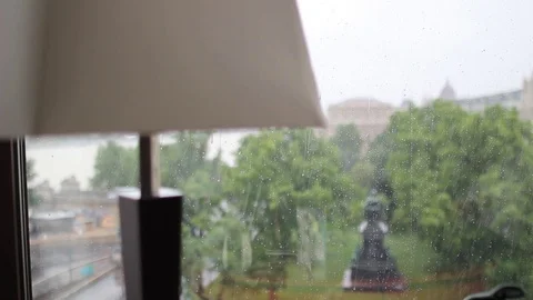Hotel room window drain drops 動画素材 71936679