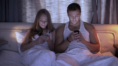Hotel, technology, intermet and happiness concept - smiling couple in bed with 库存影片 71226704