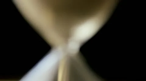 Hourglass comes into focus Vídeo Stock 12029375