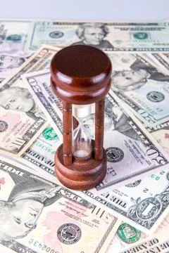 Hourglass on dollars Foto stock