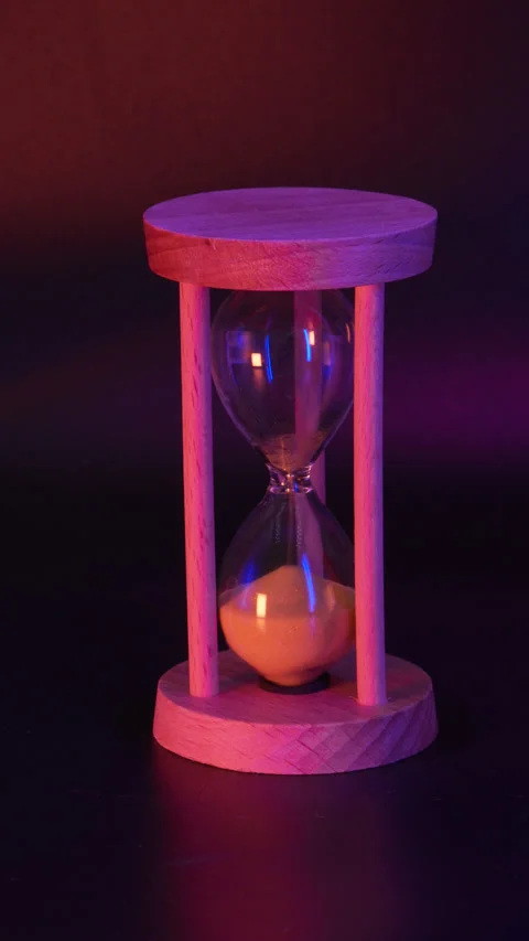 Hourglass with flowing sand on white background — symbol of time and waiting 스톡 동영상 315664232