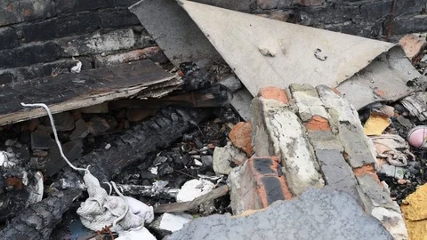 House after the fire with the surviving things Video stock 119017922