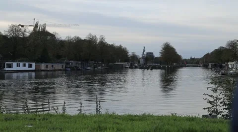 House boats on the River Stockbeeldmateriaal 43086619