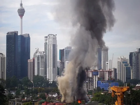 House is burning in the city Stock Footage 83867943