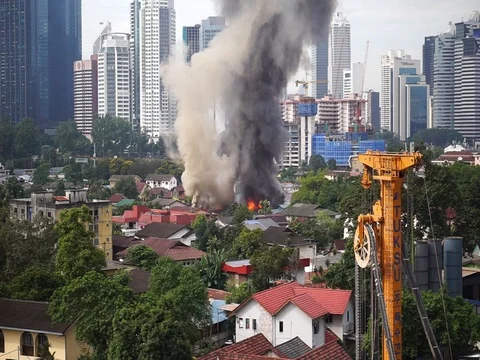 House is burning in the city Stock Footage 83867948