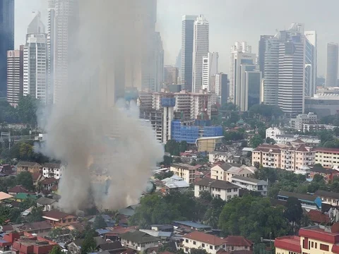 House is burning in the city Stock Footage 83868122