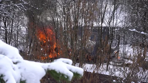 The house is burning in slow motion Video stock 306452017