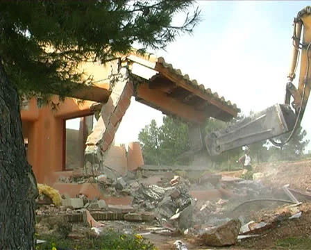 House demolition Stock Footage 25910454
