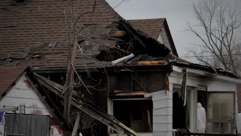 House destroyed by fire. Structural remains of old home charred by smoke and fla Vídeos de archivo 128333515