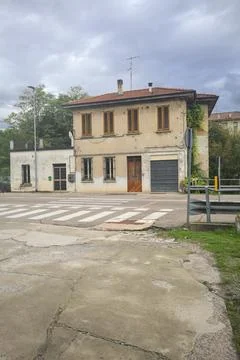 House by the edge of a road Stock Photos