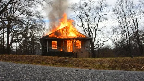 House on fire Video stock 71087904