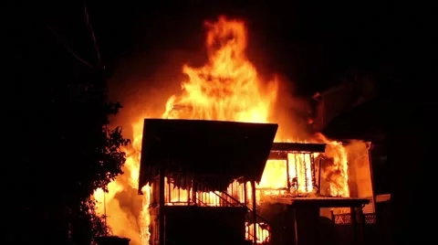 House fire fully involved in flames and spreading to adjacent houses Stock Footage 41074876
