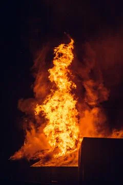 House on fire at night. Topics of arson and fires, disasters and extreme even Stock Illustration