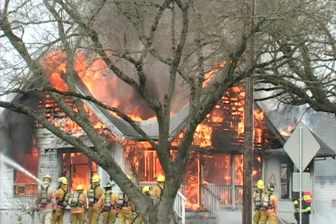 House fire totally engulfed 库存影片 129338