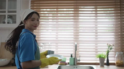 House keeper clean kitchen. Stockbeeldmateriaal 245283250