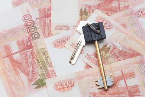 House keys on the background of five thousand rubles banknotes. purchase of r Stock Photos