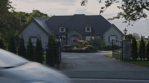 House with opened gates. Stock-Footage 118266319