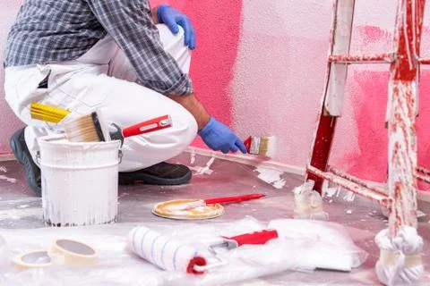 House painter worker at work in the construction site. Building. Foto stock