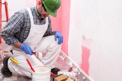 House painter worker at work in the construction site. Building. Foto stock