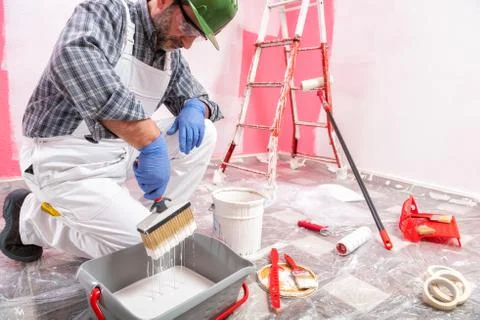 House painter worker at work in the construction site. Building. Foto stock